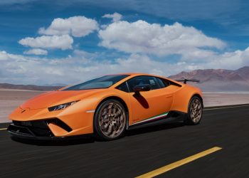 Lamborghini Huracán Performante: A Roadside Spectacle of Speed and Elegance
