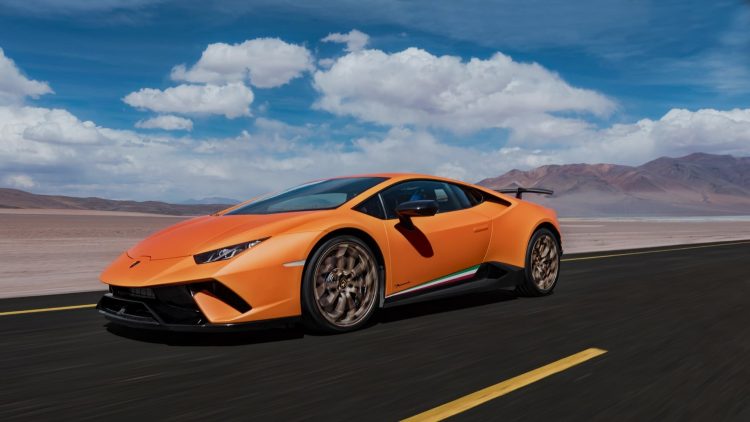 Lamborghini Huracán Performante: A Roadside Spectacle of Speed and Elegance