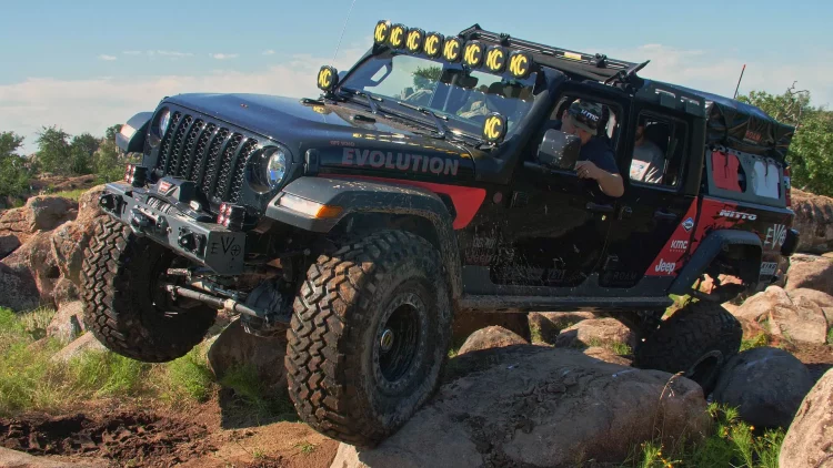 The Differentiated History of Off-Road Vehicles (6): The Japanese Off-Road Evolution and American SUV Pioneers of the 1980s