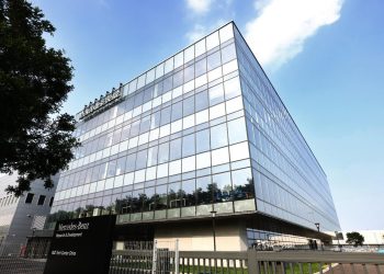 Mercedes Benz plans to open a battery research and development center in Germany