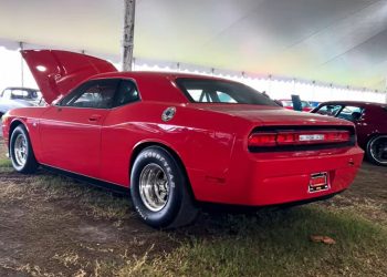 The Titans of Torque: Recalling the Era of V10-Powered Trucks from Dodge and Ford