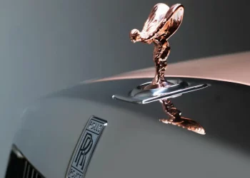 What Makes Rolls-Royce Cars Stand Out in Automotive Evaluations?