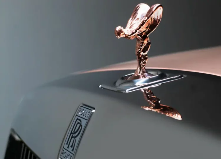 What Makes Rolls-Royce Cars Stand Out in Automotive Evaluations?