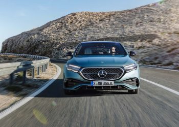 A Comprehensive Evaluation of Mercedes-Benz Cars: Performance, Innovation, and Legacy