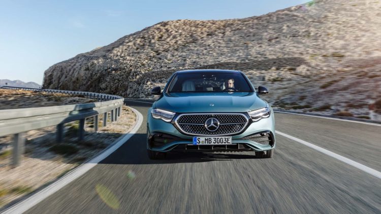 A Comprehensive Evaluation of Mercedes-Benz Cars: Performance, Innovation, and Legacy