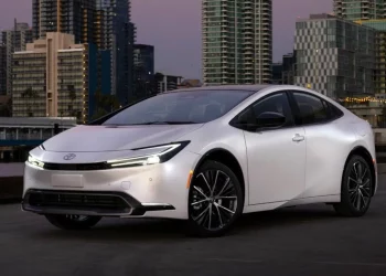 How Does the Hybrid Powertrain Compare to Traditional Engines?