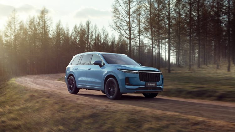 Which is Better for Long-Distance Travel: Hybrid or Electric Vehicles?