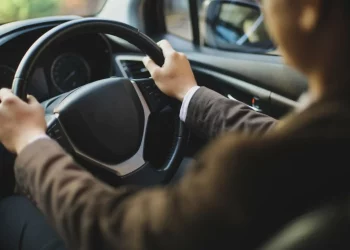 How Do a Car’s “Steering Angle” and “Turning Radius” Affect the Driving Experience?