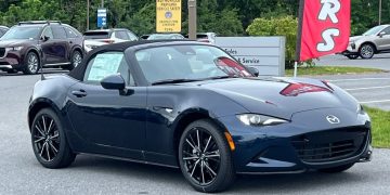 Why Are Driving Purists Still Choosing 2024 Miatas Over High-Tech Sports Cars?
